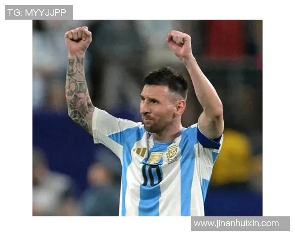 足球球星三集解说精彩回顾 展现传奇人物成长历程与场上风采